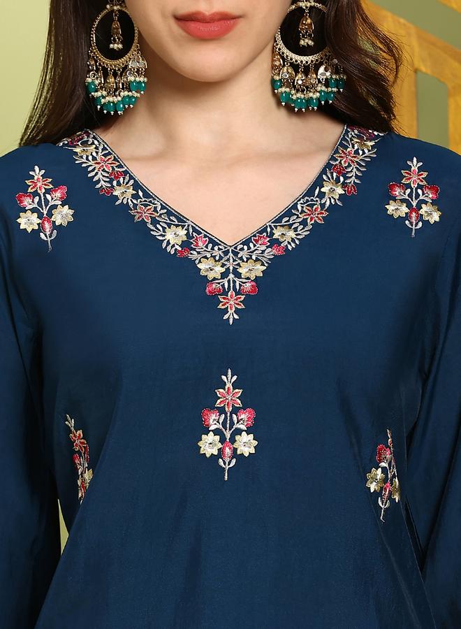 globus Women Navy Blue Floral Sequin Embroidered Kurta with Pants Set - Image 3